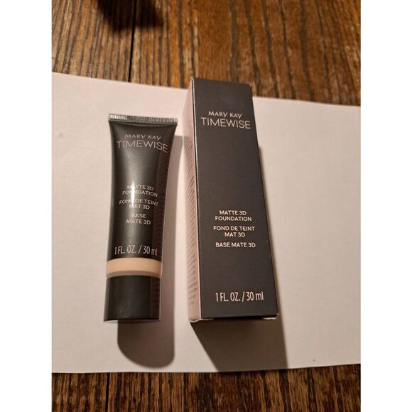 Mary Kay TimeWise Matte 3D Foundation Ivory C10 New in Box - Picture 1 of 3